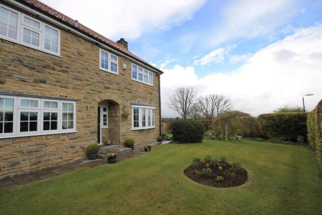 FRONT GARDEN