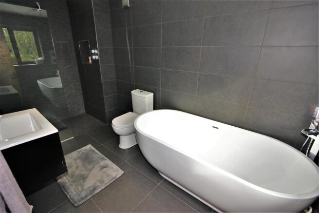 EN SUITE BATHROOM