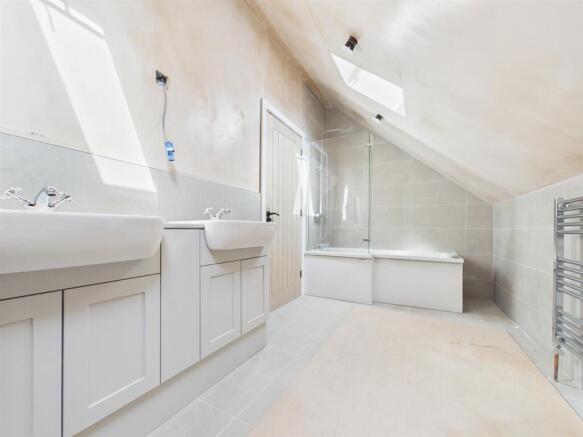 4 bed Detached Bungalow for sale Image 12