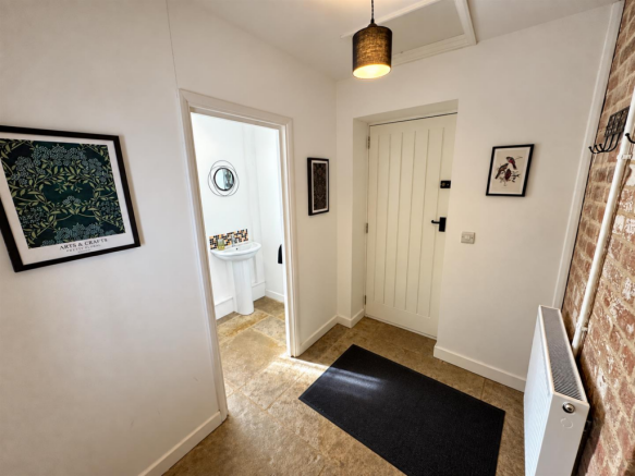 Entrance Hall (1/2)