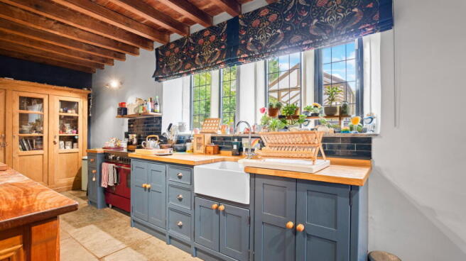 4 bed Stone House for sale Image 8