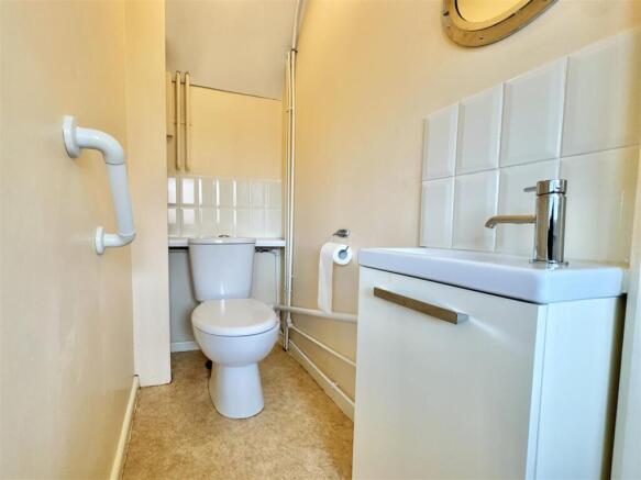Downstairs WC.jpg