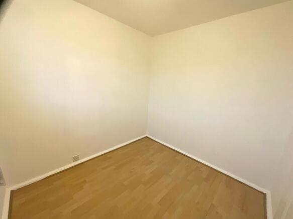 3 bed Terraced to rent Image 12