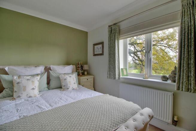 Mature oak tree gives a peaceful wake-up!