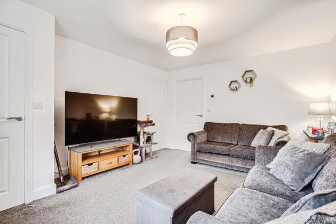 3 bed Semi-Detached for sale Image 6