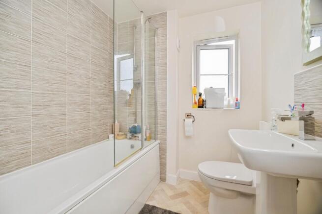 4 bed Semi-Detached for sale Image 10