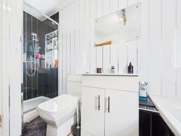 3 bed Semi-Detached for sale Image 8