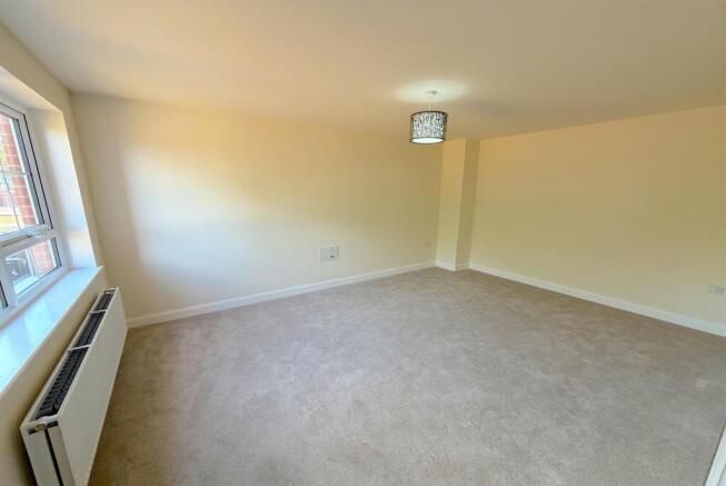 4 bed Detached to rent Image 7