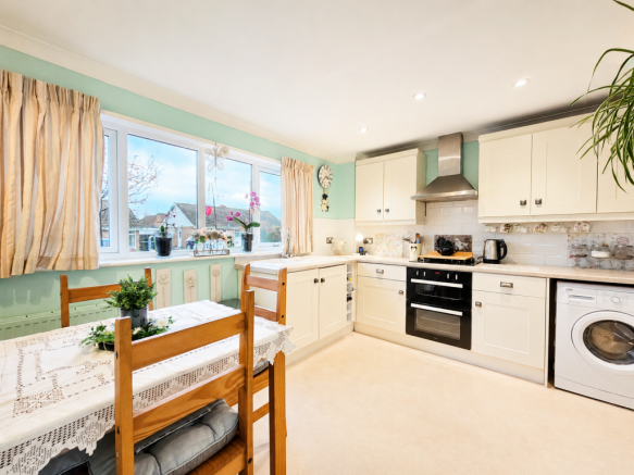 3 bed Semi-Detached for sale Image 6