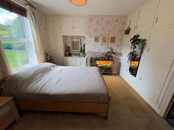 3 bed Terraced for sale Image 9