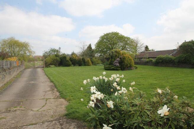 Garden to east