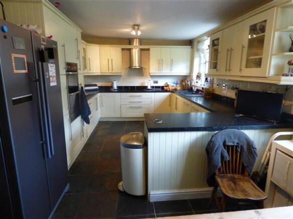 KITCHEN/BREAKFAST ROOM