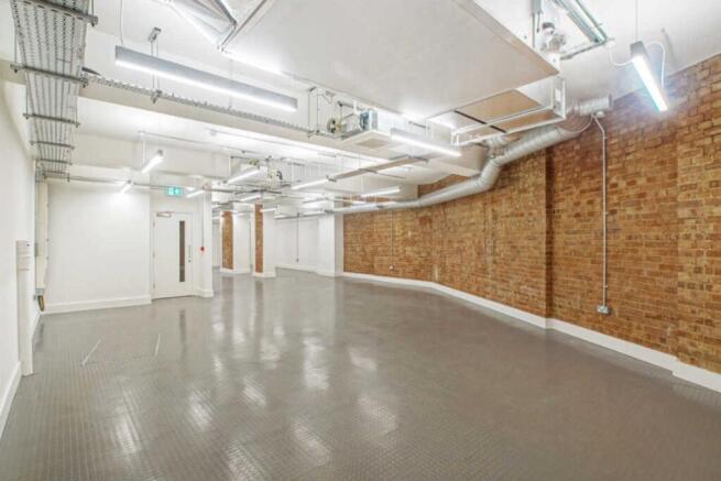 5 Interior LG.jpg