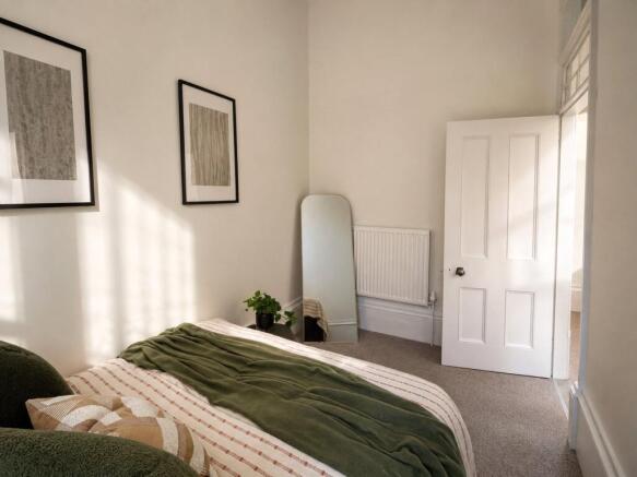 2 bed Apartment to rent Image 8
