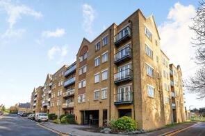 77, Phoenix Court, Black Eagle Drive, Gravesend DA11 9AW