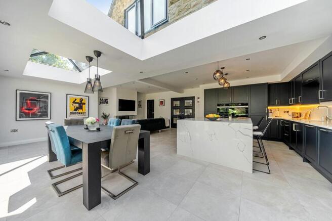 4 bed Detached for sale Image 5