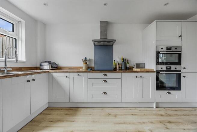 Kitchen 2.jpg