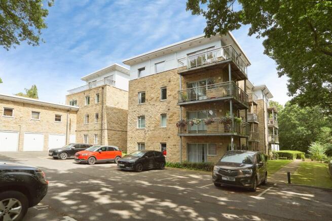 2 bed Apartment for sale in horsforth