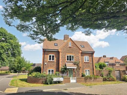 Gilbert Hannam Close, Midhurst, West Sussex, GU29