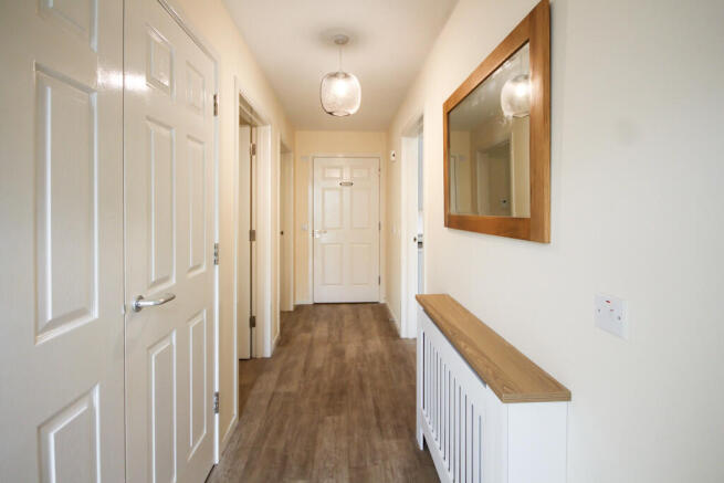 12 Balmoral - Red...