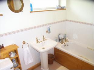 LARGE BATHROOM