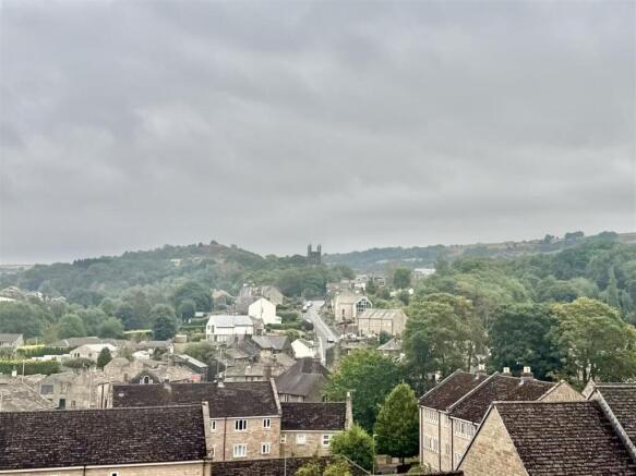 2 bed Terraced to rent Image 6