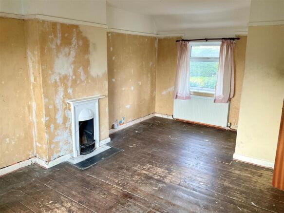 bedroom 1 pic2.jpg
