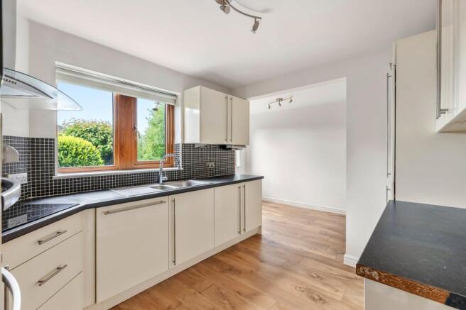 4 bed Detached for sale Image 7