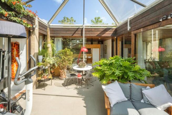 4 bed Bungalow for sale Image 8