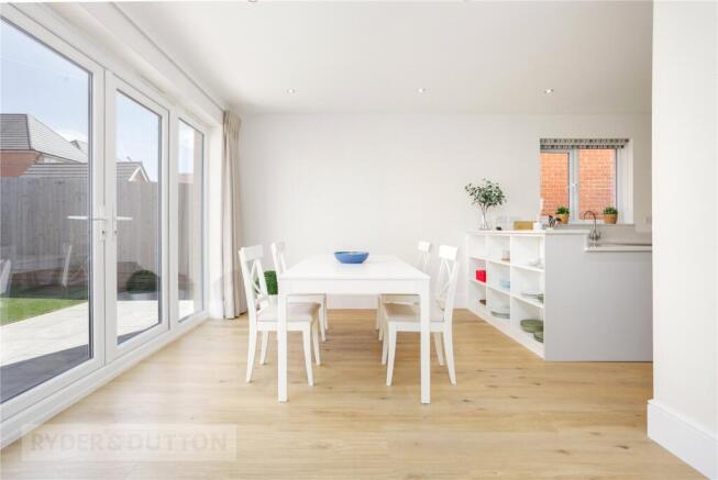 4 bed Detached for sale Image 8