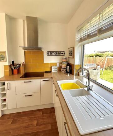 kitchen pic 2.JPG