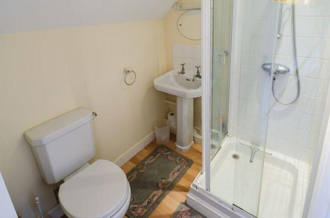 En-suite showe...