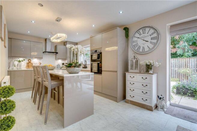 4 bed Detached for sale Image 4