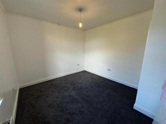 3 bed Terraced to rent Image 9