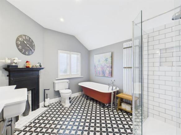 Spacious Bathroom
