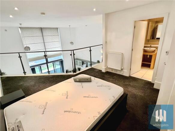 2 bed Penthouse to rent Image 10