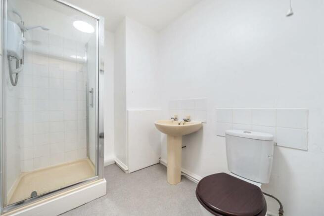 SHOWER ROOM.jpg