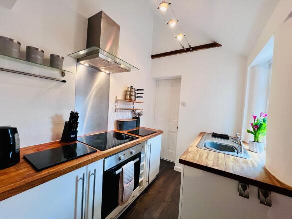 KITCHEN (3).jpg