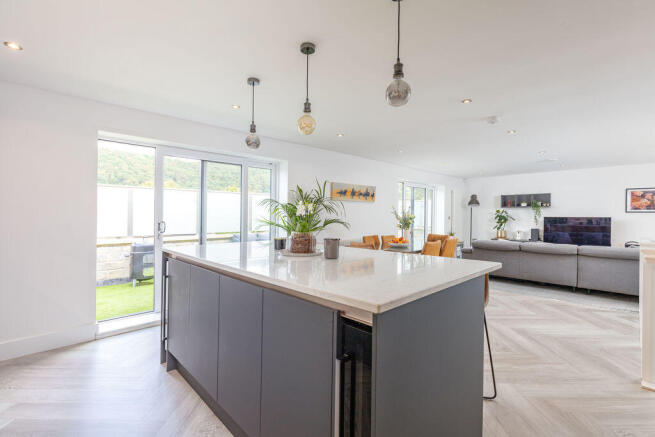 4 bed Detached for sale Image 4