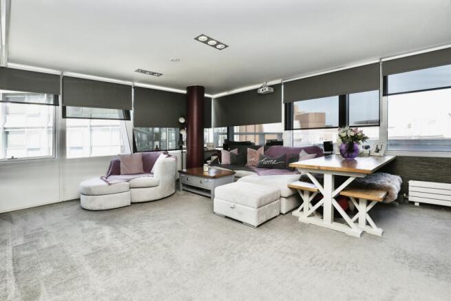 Lounge/Dining Room