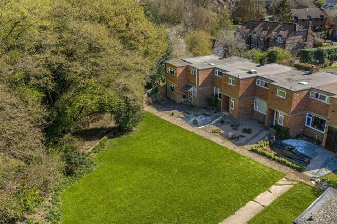 7 Eastern Drive, SL8 5HQ (LOW RES)-16