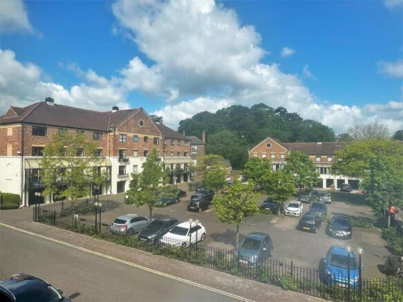2 bed Apartment to rent Image 10