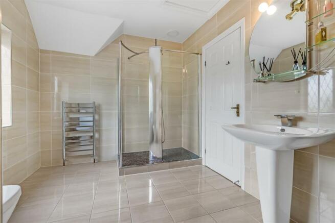 Bathroom 2.jpg
