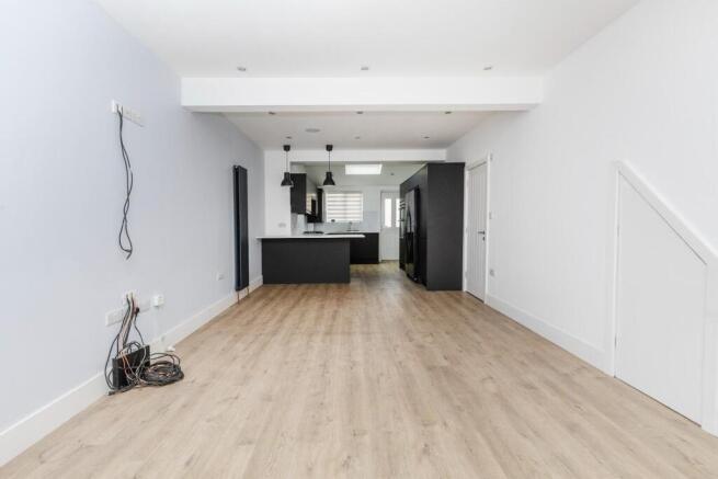 3 bed Terraced to rent Image 8