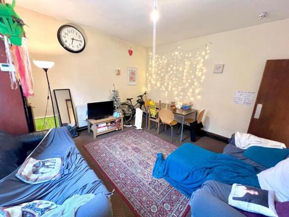 5 bed Terraced to rent Image 8