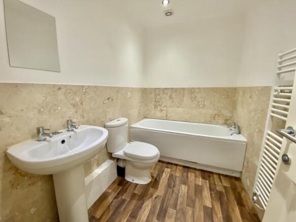 3 bed Town House to rent Image 8