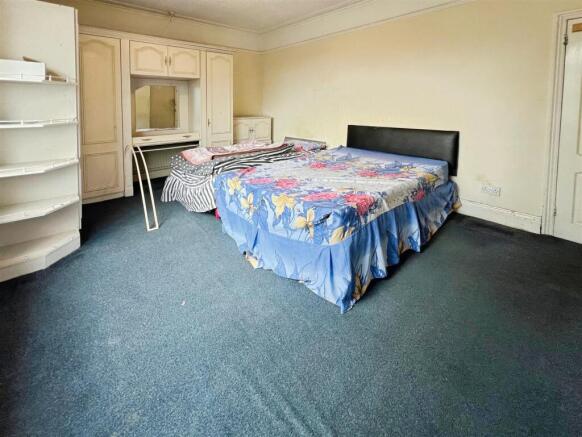 4 bed Terraced for sale Image 11