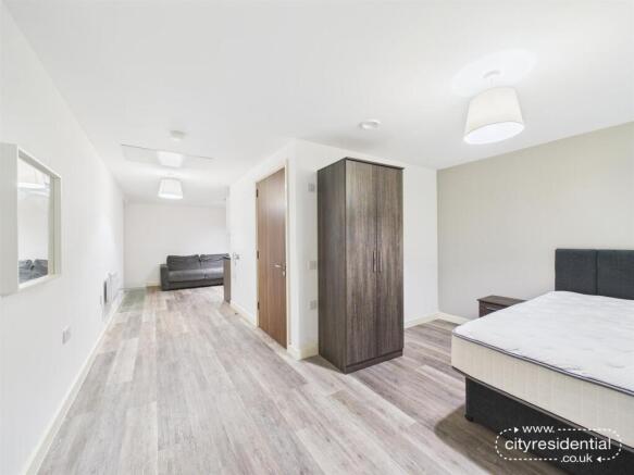 10 Leigh - bedroom 1.jpg