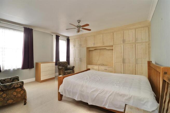 5 bed Semi-Detached for sale Image 10