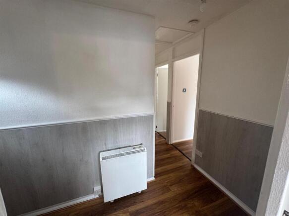2 bed Semi-Detached Bungalow to rent Image 4